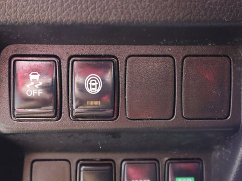 Used 2020 Nissan Rogue Sport S image 12