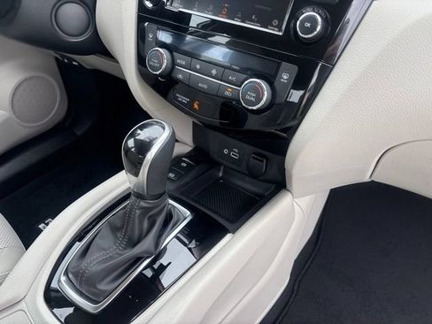 Used 2022 Nissan Rogue Sport SL FWD image 22