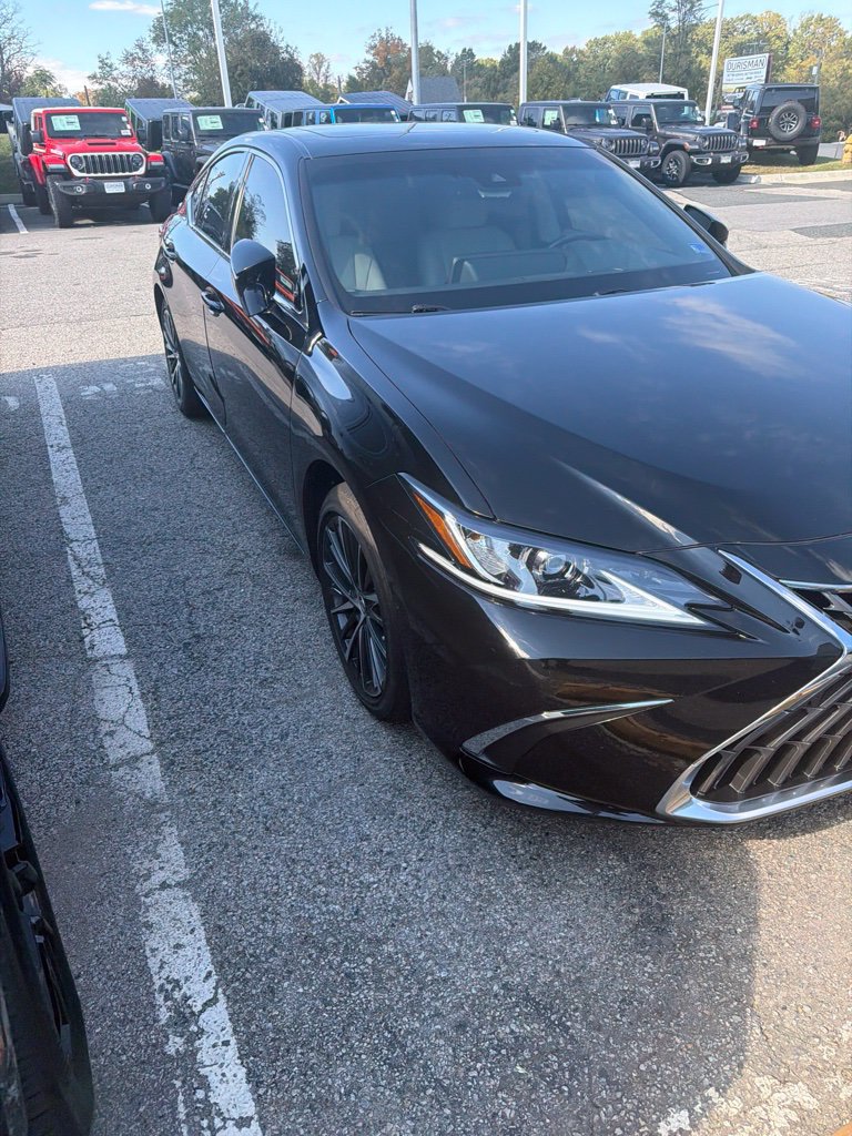 Used 2023 Lexus ES 300h w/ Premium Package FWD image 5