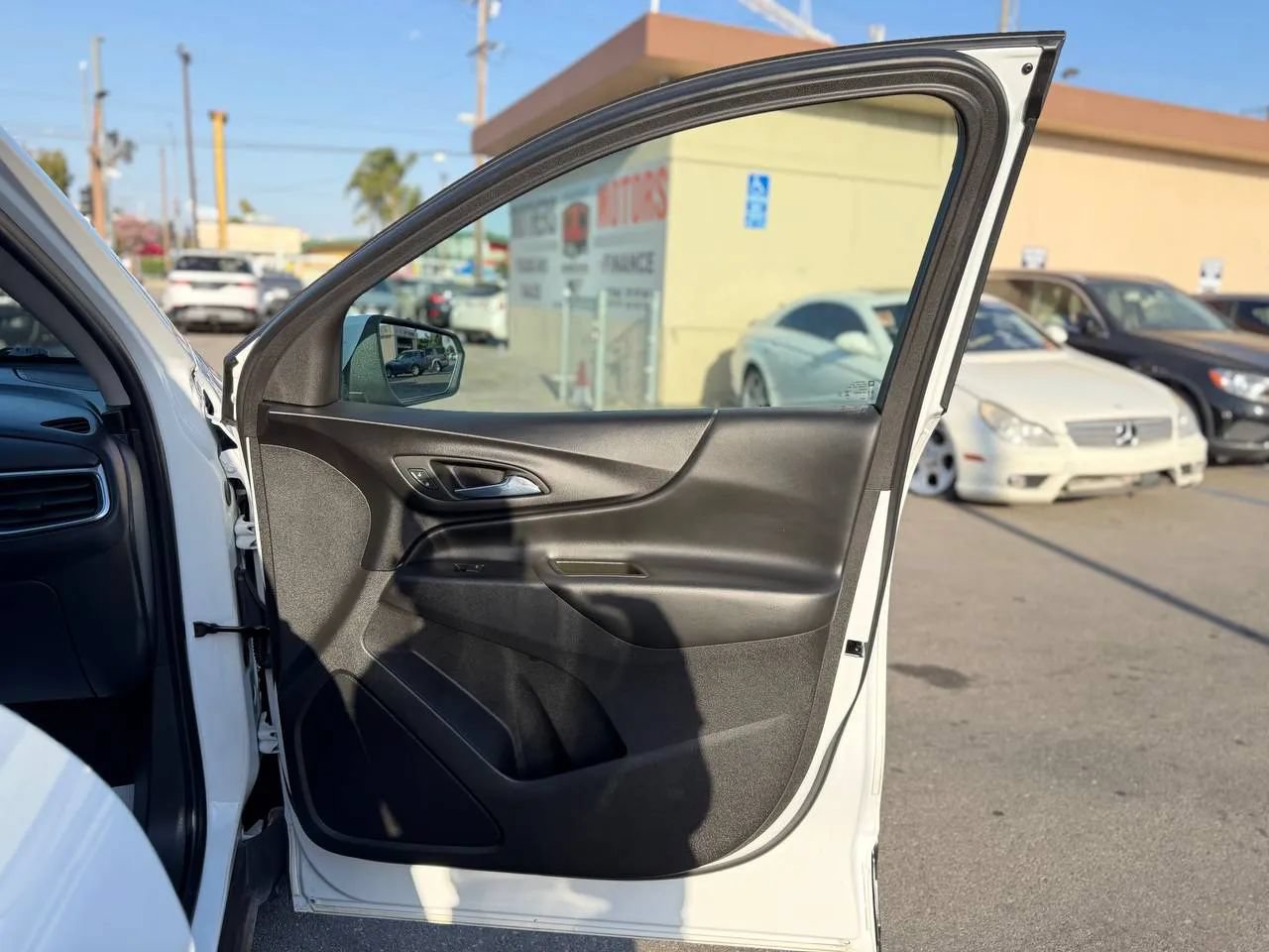 Used 2023 Chevrolet Equinox LT FWD image 34