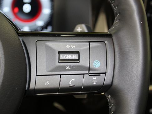 Used 2024 Nissan Pathfinder Platinum image 28