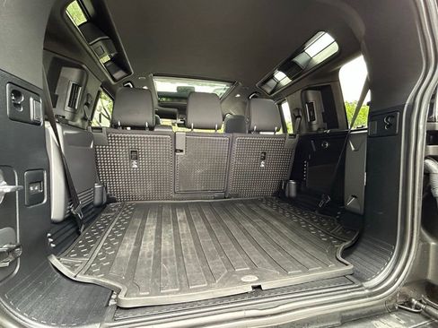 Used 2022 Land Rover Defender 110 S AWD/4WD image 57