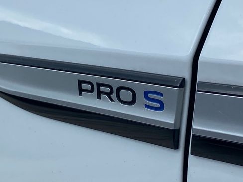 Used 2022 Volkswagen ID.4 Pro S w/ Gradient Package RWD image 3