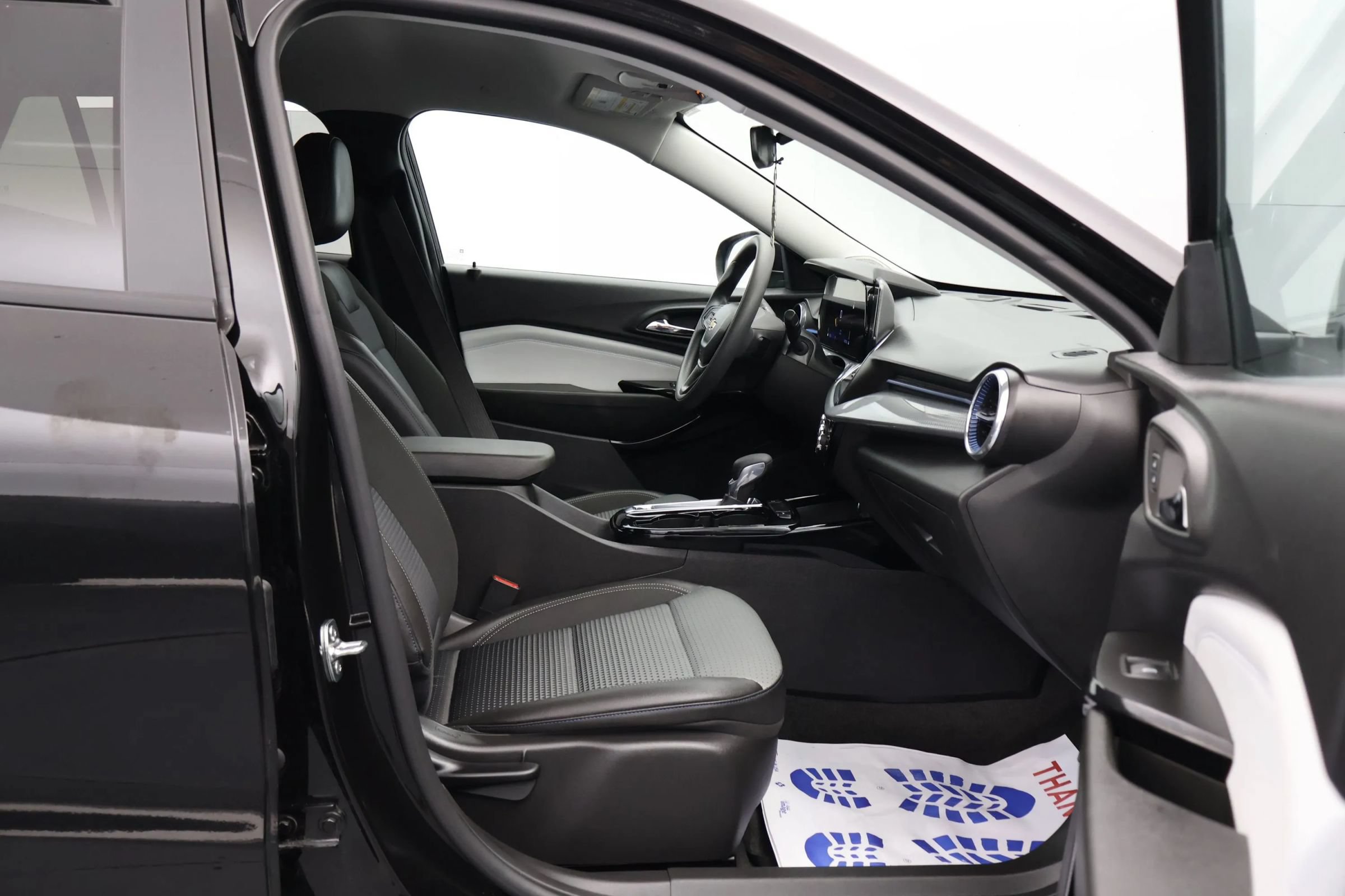 Used 2026 Chevrolet Trax LT FWD image 17
