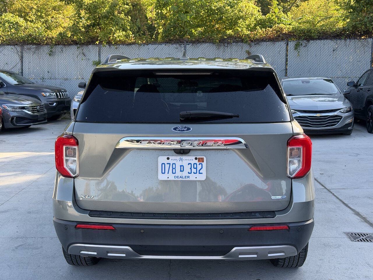Used 2020 Ford Explorer XLT w/ Equipment Group 202A AWD/4WD image 6