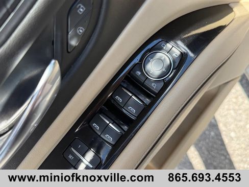 Used 2021 Cadillac Escalade Premium Luxury image 15