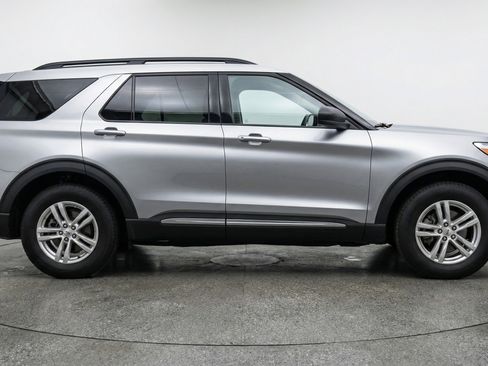 Used 2024 Ford Explorer XLT w/ Equipment Group 202A image 11