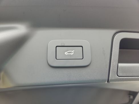 Certified 2026 Land Rover Range Rover Velar Dynamic SE image 14