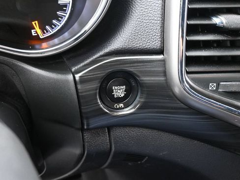 Used 2021 Jeep Grand Cherokee Laredo RWD image 14