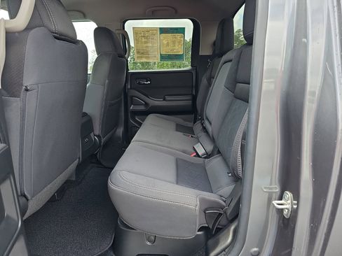 Used 2025 Nissan Frontier SV image 14