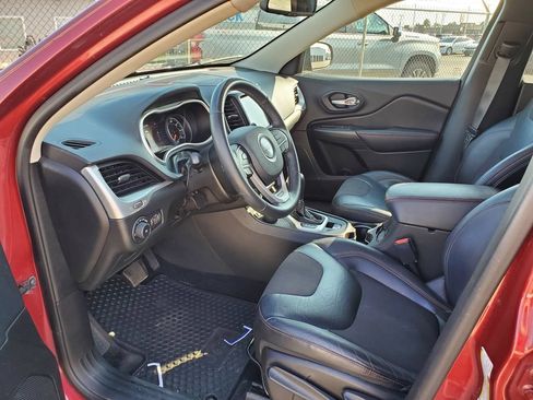 Used 2015 Jeep Cherokee Trailhawk w/ Cold Weather Group AWD/4WD image 11
