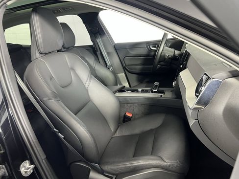 Used 2025 Volvo XC60 B5 Plus image 31