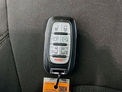 Used 2018 Chrysler Pacifica Touring Plus w/ Tire & Wheel Group image 29