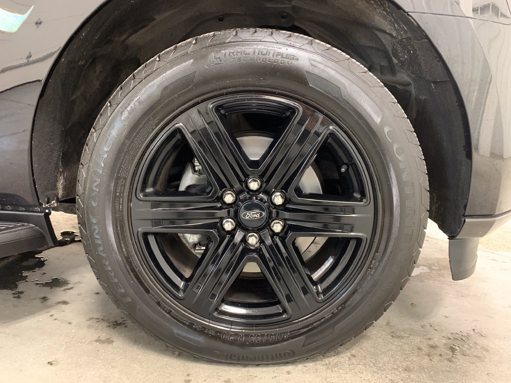Used 2021 Ford Expedition XLT w/ Black Accent Package AWD/4WD image 29