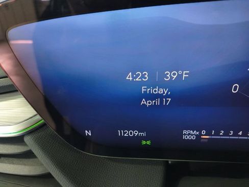 Used 2025 Buick Enclave Preferred AWD/4WD image 11