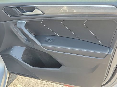 Certified 2023 Volkswagen Tiguan SE R-Line image 8