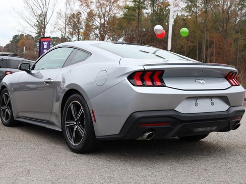 Used 2024 Ford Mustang Premium image 3