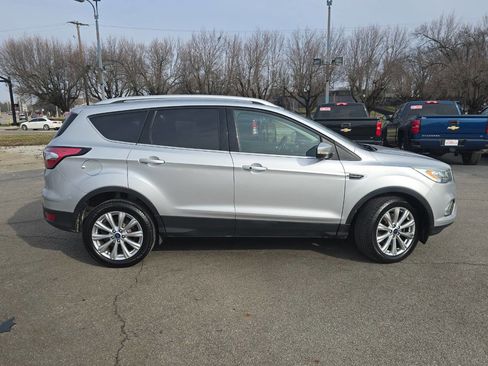 Used 2017 Ford Escape Titanium image 4