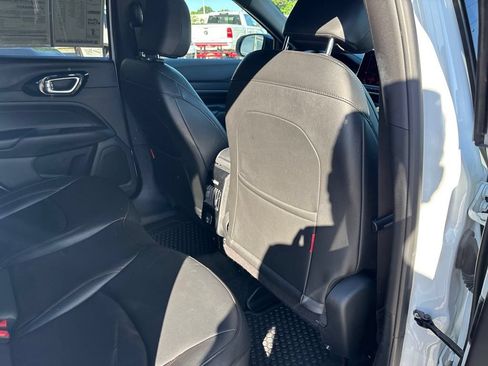 Used 2025 Jeep Compass Trailhawk AWD/4WD image 42
