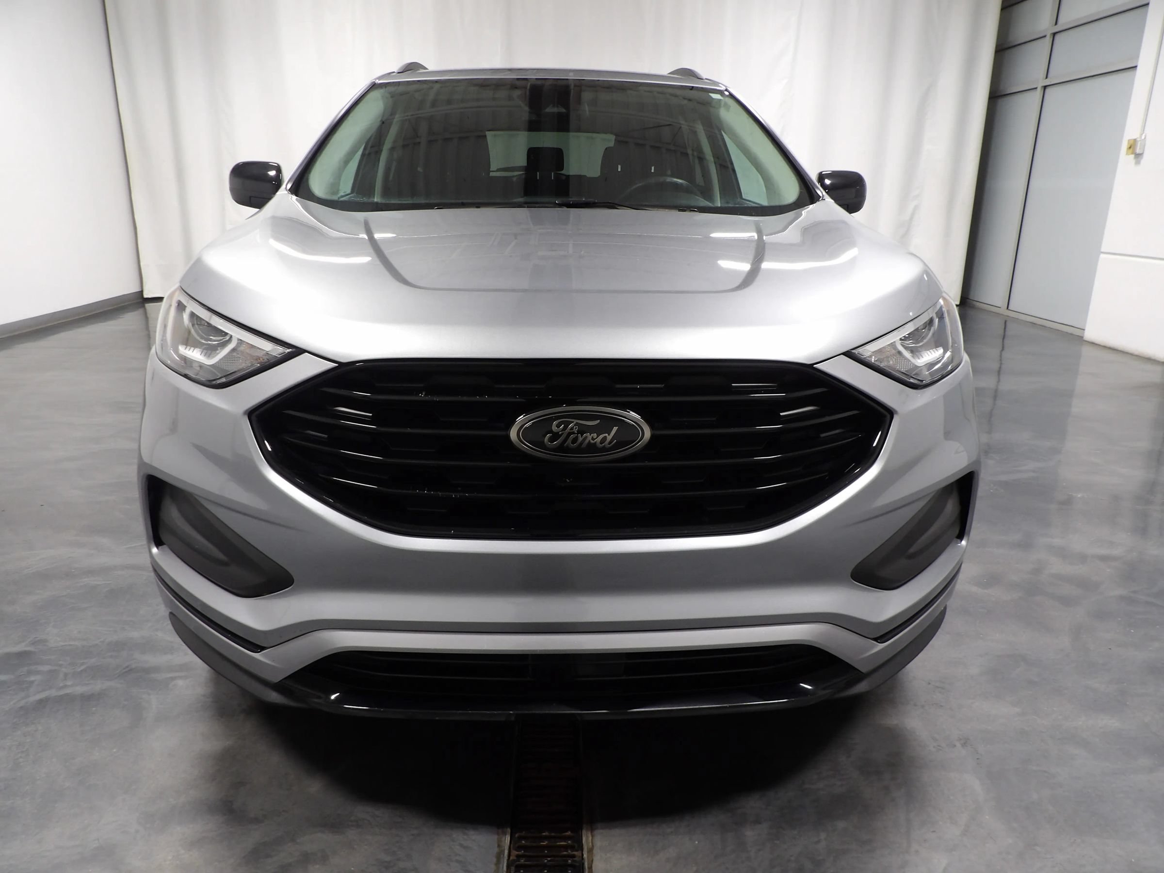 Used 2024 Ford Edge SE w/ Black Appearance Package AWD/4WD image 3