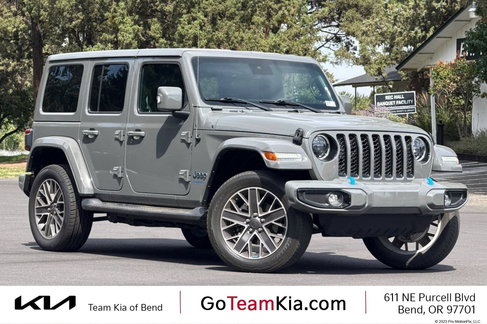 Used 2023 Jeep Wrangler Unlimited Sahara AWD/4WD image 1