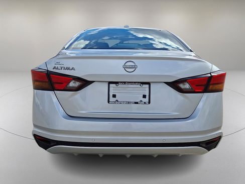 Used 2025 Nissan Altima 2.5 SV image 9