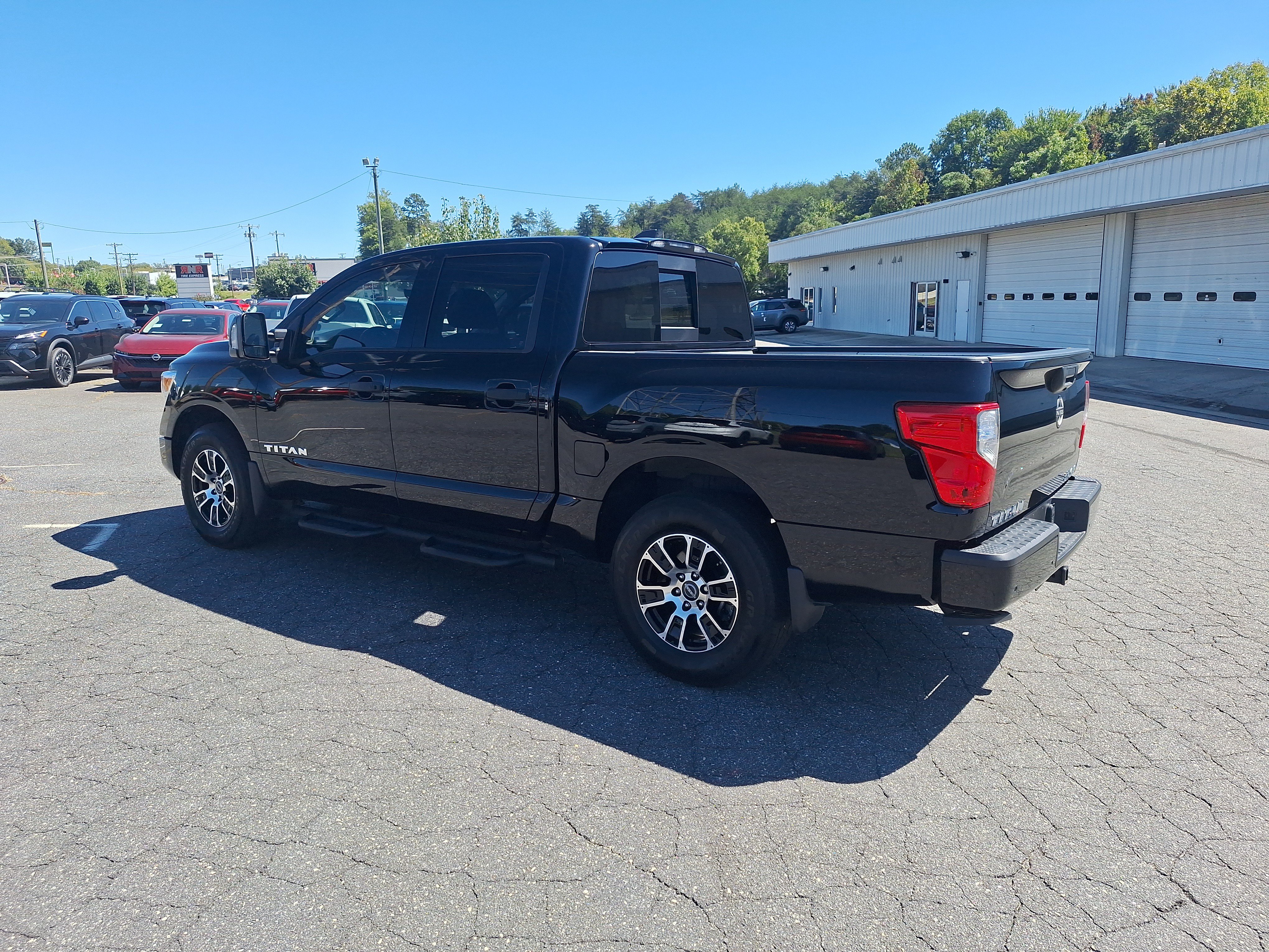 Used 2024 Nissan Titan SV w/ SV Convenience Package AWD/4WD image 6