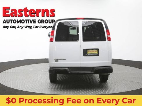 Used 2021 Chevrolet Express 3500 w/ Driver Convenience Package RWD image 33