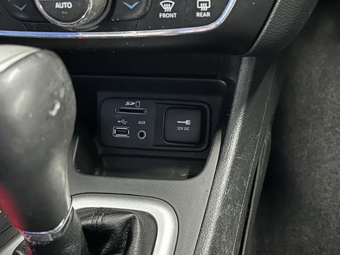 Used 2018 Jeep Cherokee Overland w/ Technology Group image 36