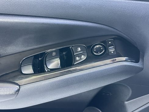 Used 2023 Nissan Altima 2.5 SV FWD image 14