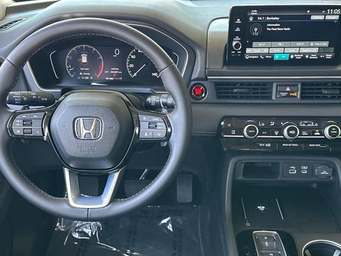 Used 2025 Honda Pilot Touring image 27