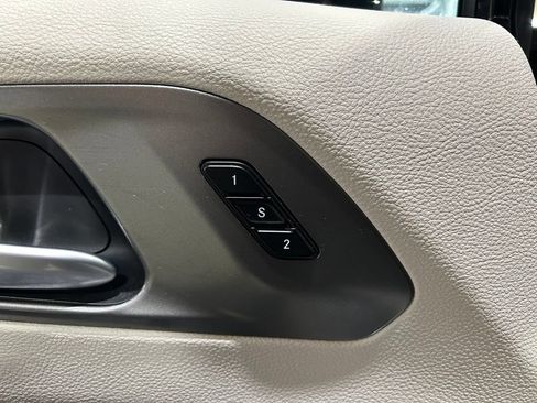 Used 2024 Chrysler Pacifica Touring-L FWD image 16