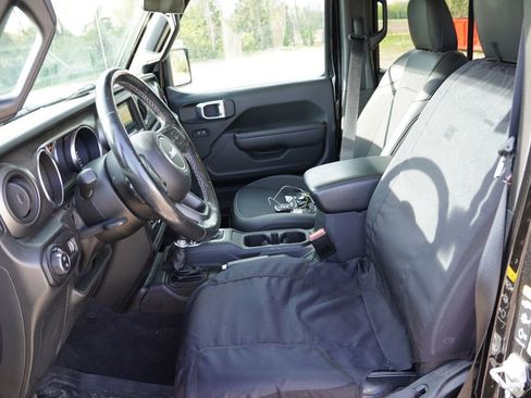 Certified 2023 Jeep Gladiator Sport AWD/4WD image 4