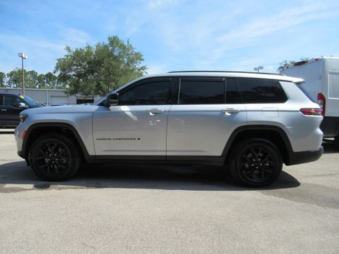 Used 2024 Jeep Grand Cherokee L Altitude RWD image 4