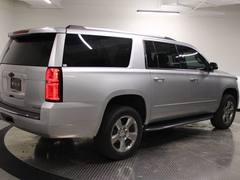 Used 2020 Chevrolet Suburban Premier image 7