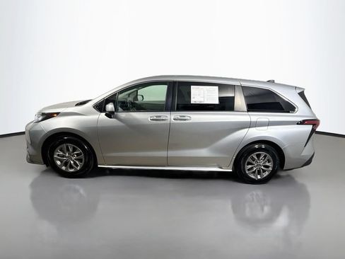 Certified 2022 Toyota Sienna LE FWD image 4