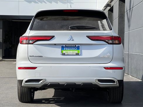 New 2025 Mitsubishi Outlander SE image 6