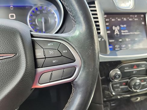 Used 2019 Chrysler 300 Limited image 21