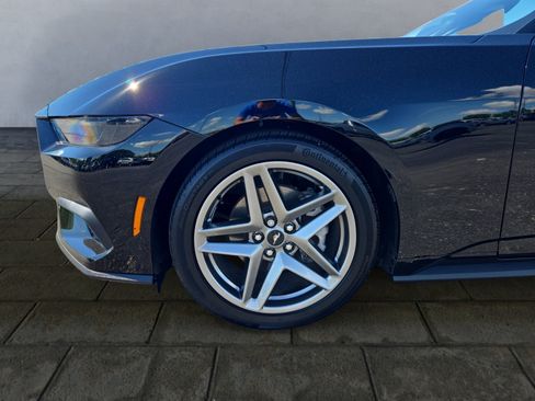Used 2025 Ford Mustang Convertible RWD image 27