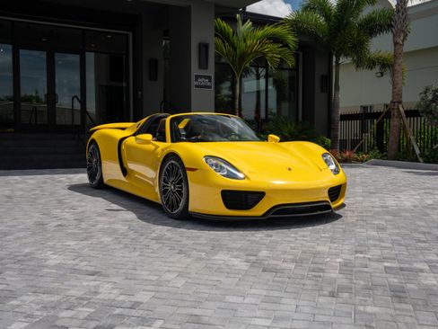 Used 2015 Porsche 918 Spyder AWD/4WD image 4