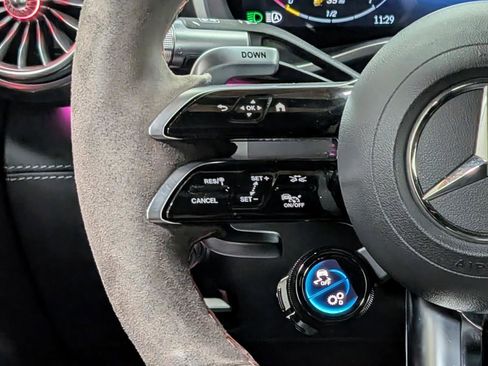 Used 2022 Mercedes-Benz SL 55 AMG 4MATIC w/ Driver Assistance Package image 37