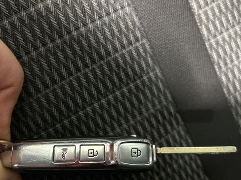 Used 2022 Kia Sorento LX image 29