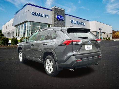 Used 2021 Toyota RAV4 XLE w/ Convenience Package image 2