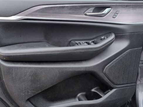 Used 2024 Jeep Grand Cherokee L Limited w/ Luxury Tech Group II image 15