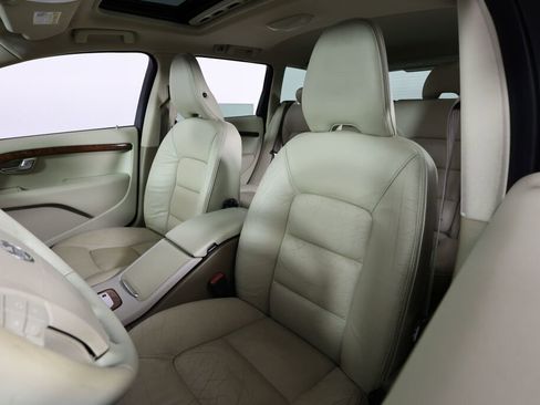 Used 2009 Volvo XC70 3.2 image 12