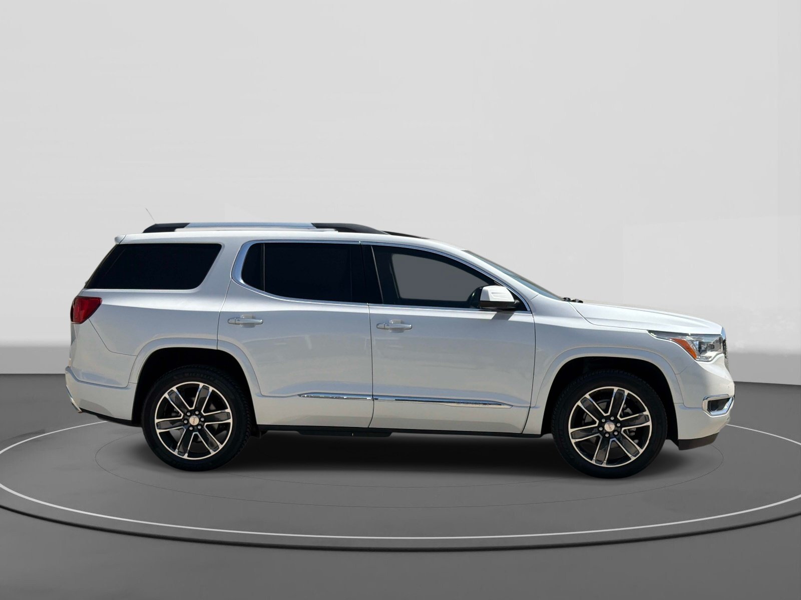 Used 2019 GMC Acadia Denali w/ Technology Package FWD image 4