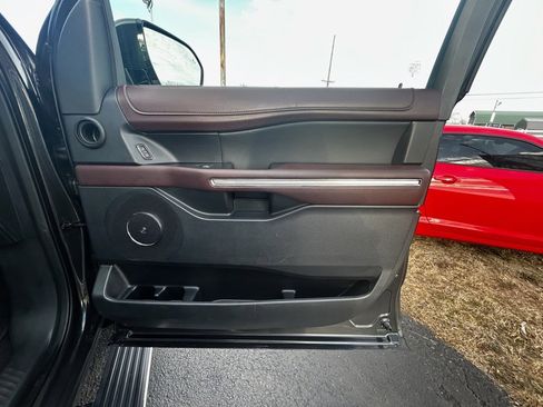 Used 2024 Ford Expedition Max Limited image 25