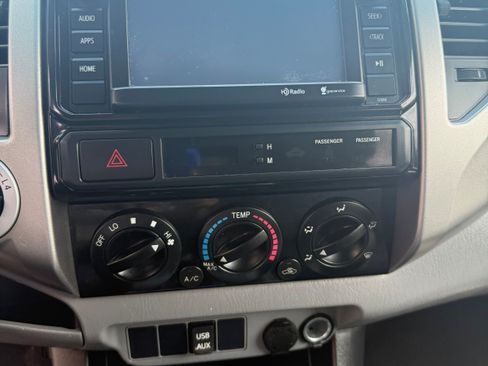 Used 2014 Toyota Tacoma 4x4 Double Cab w/ SR5 Package image 17