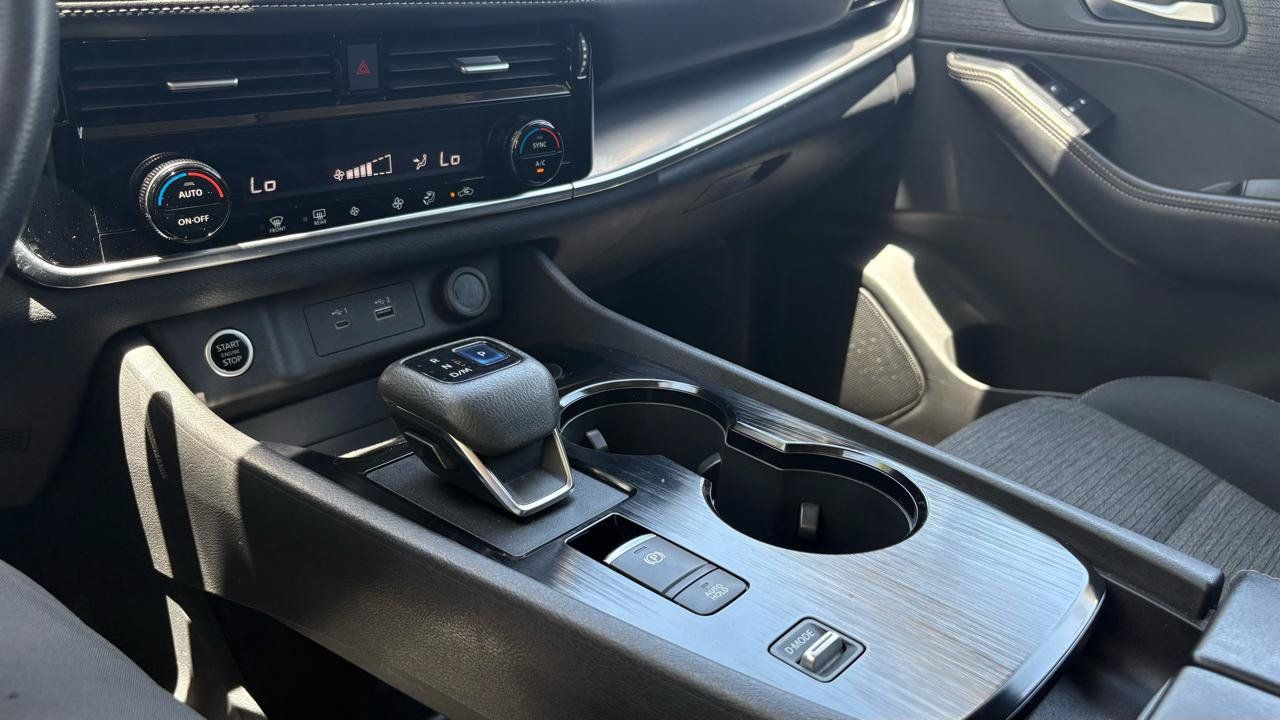 Used 2022 Nissan Rogue SV FWD image 22
