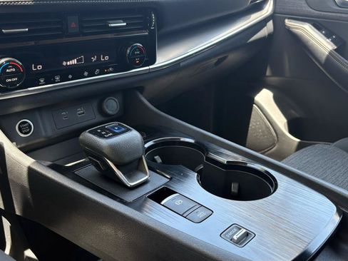 Used 2022 Nissan Rogue SV FWD image 22